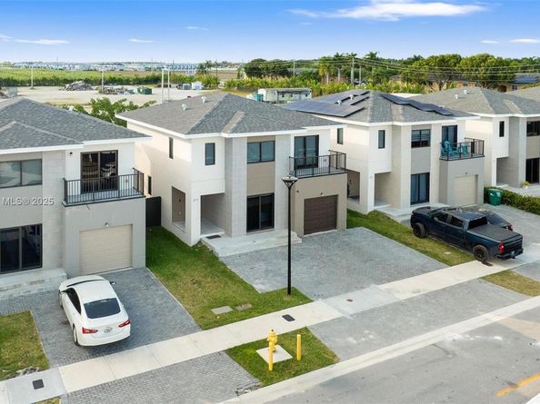 275 NW 13th Pl, Florida City FL 33034