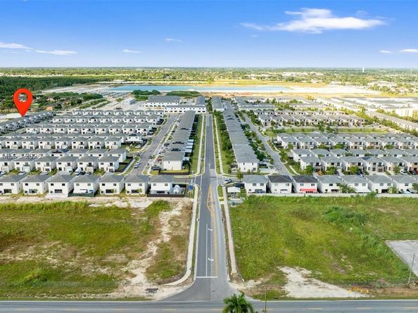 275 NW 13th Pl, Florida City FL 33034