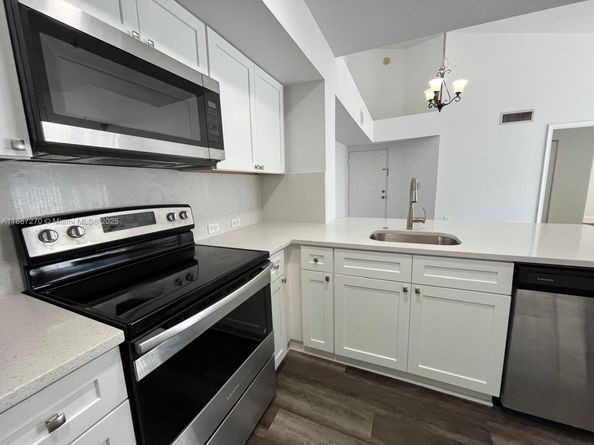 655 SW 111th Way 308, Pembroke Pines FL 33025