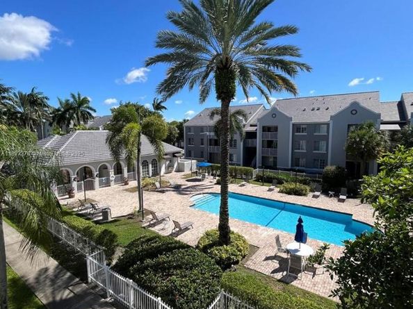 655 SW 111th Way 308, Pembroke Pines FL 33025