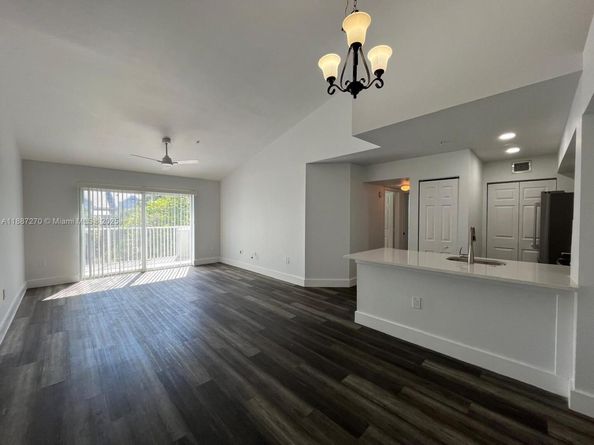 655 SW 111th Way 308, Pembroke Pines FL 33025