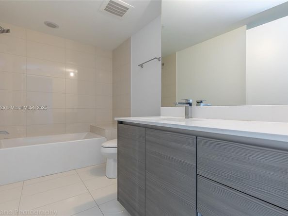 460 NE 28th St 1905, Miami FL 33137