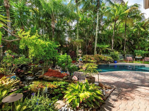 1100 SW 156th Ave, Pembroke Pines FL 33027