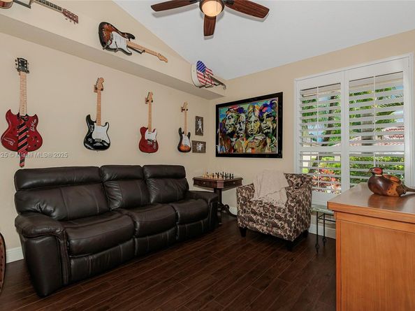 1100 SW 156th Ave, Pembroke Pines FL 33027
