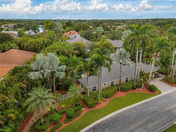 1100 SW 156th Ave, Pembroke Pines FL 33027