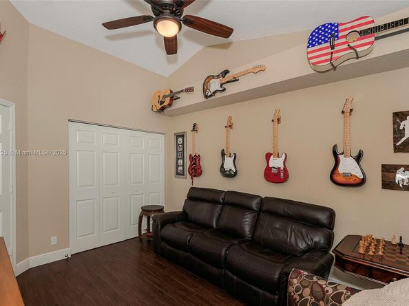 1100 SW 156th Ave, Pembroke Pines FL 33027