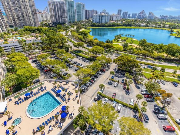 3701 N Country Club Dr 1805, Aventura FL 33180