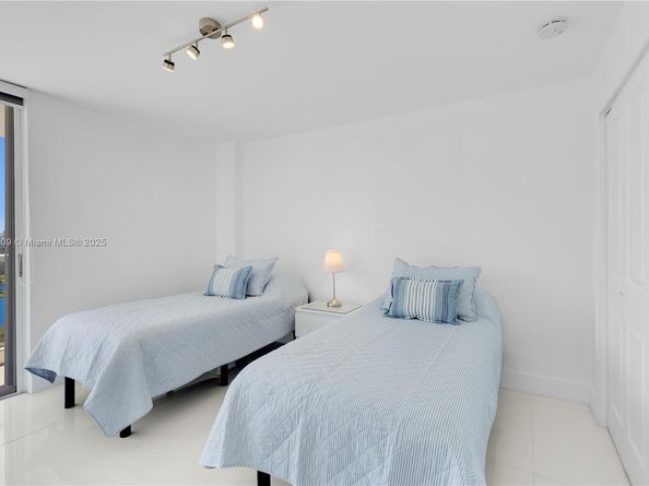 3701 N Country Club Dr 1805, Aventura FL 33180