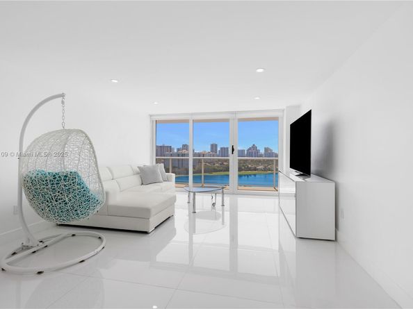 3701 N Country Club Dr 1805, Aventura FL 33180