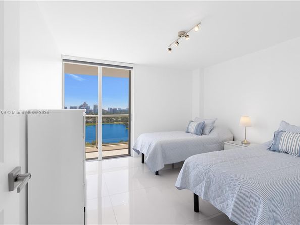 3701 N Country Club Dr 1805, Aventura FL 33180