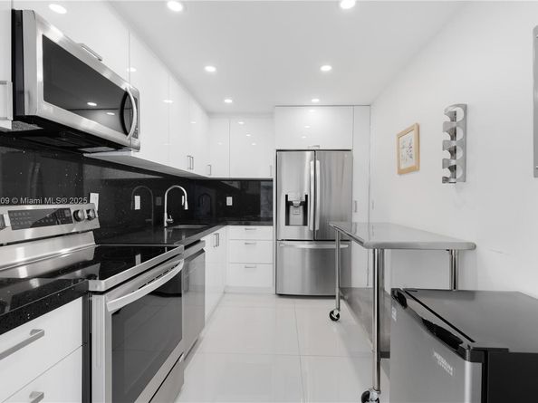 3701 N Country Club Dr 1805, Aventura FL 33180