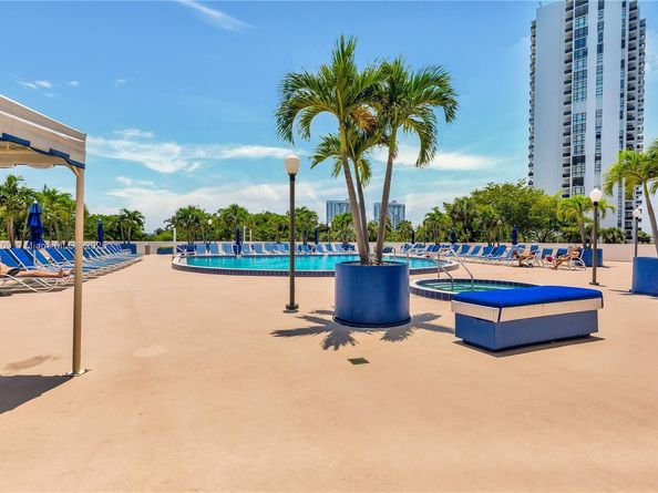 3701 N Country Club Dr 1805, Aventura FL 33180
