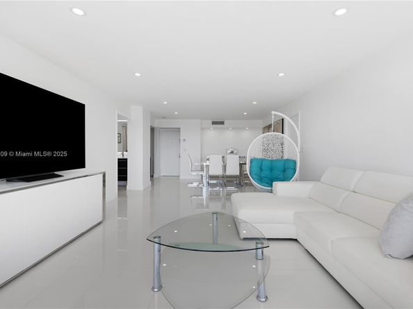 3701 N Country Club Dr 1805, Aventura FL 33180