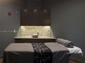 21050 Point Pl 401, Aventura FL 33180