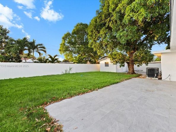 19320 NW 37th Ave, Miami Gardens FL 33056