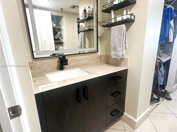 2351 Douglas Rd 702, Miami FL 33145