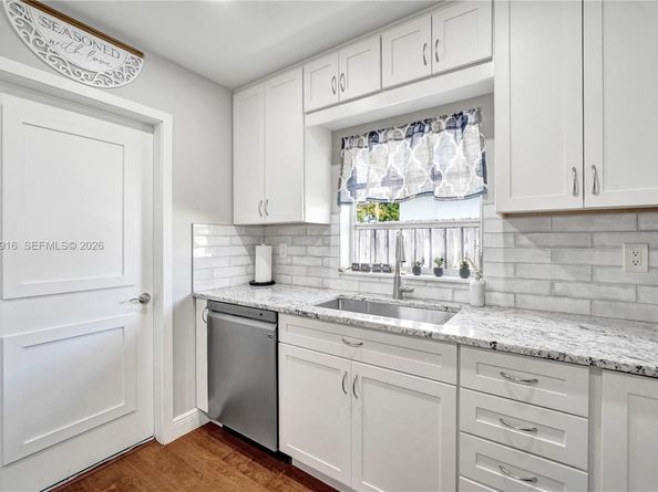 4621 NE 2nd Ave, Oakland Park FL 33334