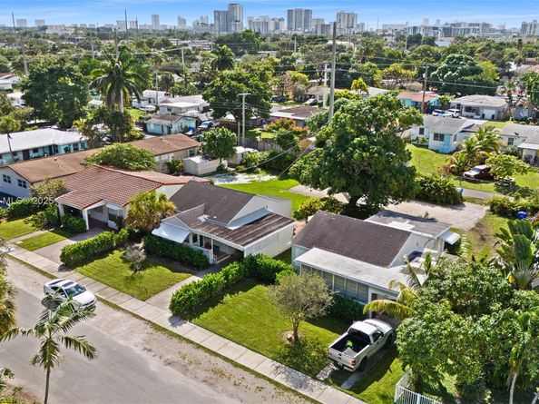 2230 Cleveland St, Hollywood FL 33020