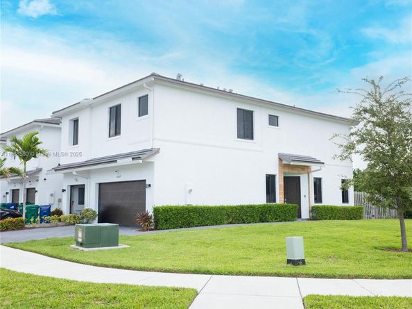 10807 SW 232nd Ter, Homestead FL 33032