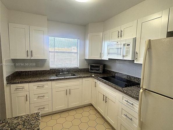 9580 Sunrise Lakes Blvd 304, Sunrise FL 33322