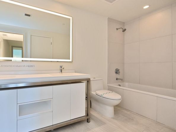 2000 Metropica Way 2206, Sunrise FL 33323