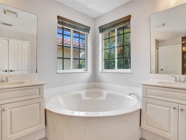 2509 Hunters Run Way, Weston FL 33327