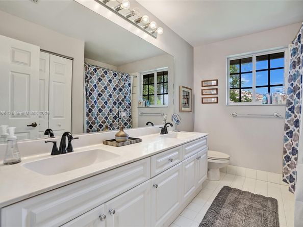 2509 Hunters Run Way, Weston FL 33327