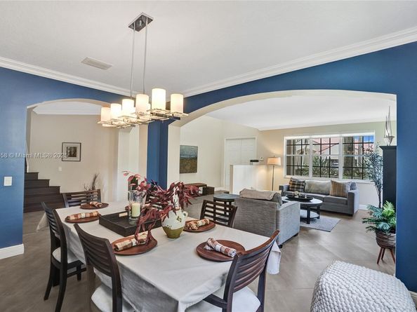 2509 Hunters Run Way, Weston FL 33327