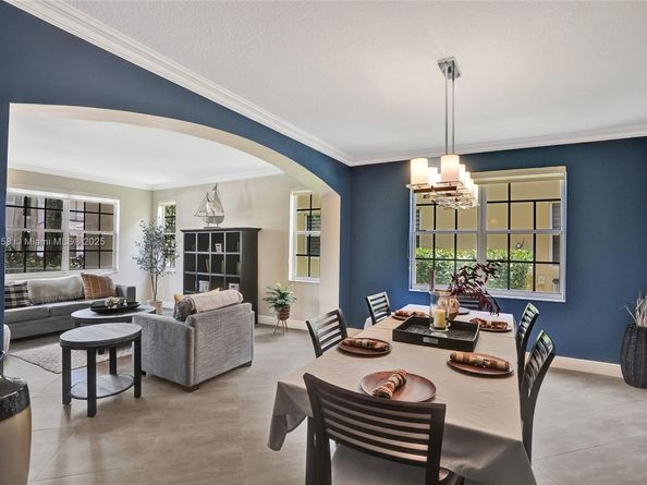 2509 Hunters Run Way, Weston FL 33327