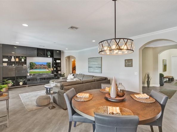 2509 Hunters Run Way, Weston FL 33327