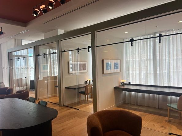 11 NE 6 St 814, Miami FL 33132