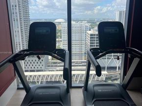 11 NE 6 St 814, Miami FL 33132