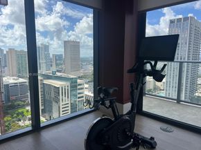 11 NE 6 St 814, Miami FL 33132