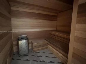 11 NE 6 St 814, Miami FL 33132