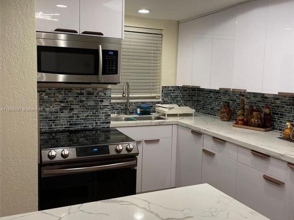 110 Fontainebleau Blvd 302, Miami FL 33172