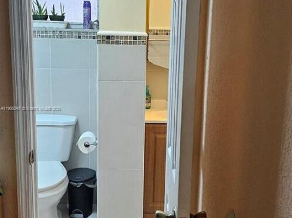 110 Fontainebleau Blvd 302, Miami FL 33172