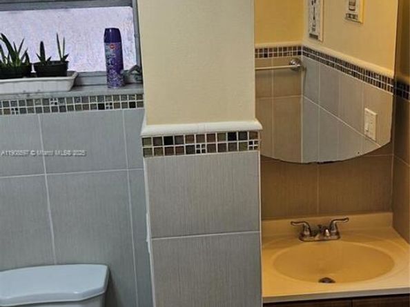 110 Fontainebleau Blvd 302, Miami FL 33172