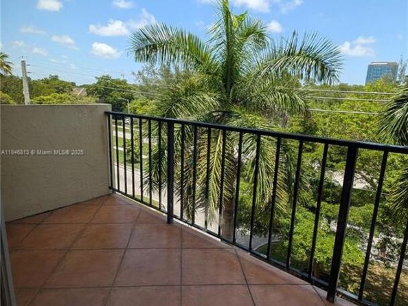 2600 NE 135th St 4EA, North Miami FL 33181