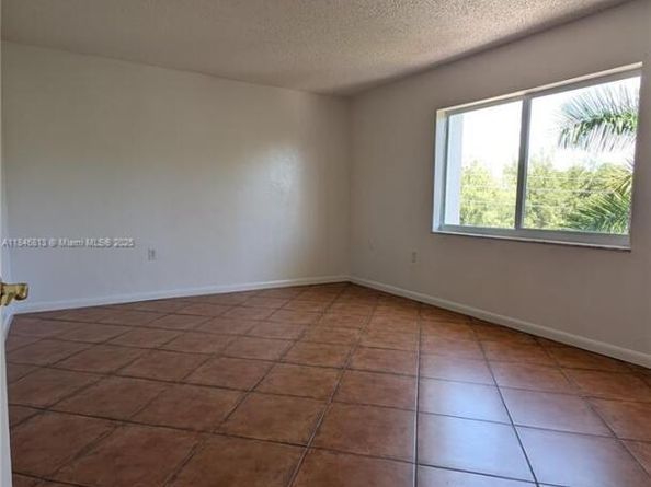 2600 NE 135th St 4EA, North Miami FL 33181