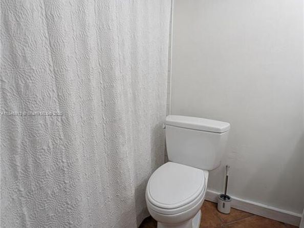 2600 NE 135th St 4EA, North Miami FL 33181