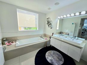 9790 NW 75th St, Doral FL 33178