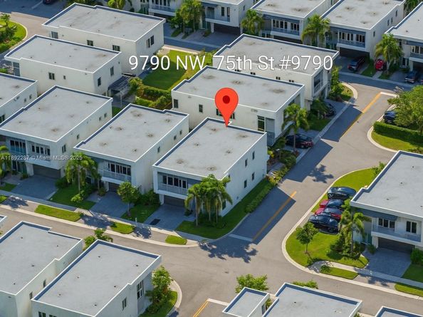 9790 NW 75th St, Doral FL 33178