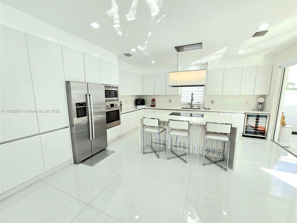 9790 NW 75th St, Doral FL 33178