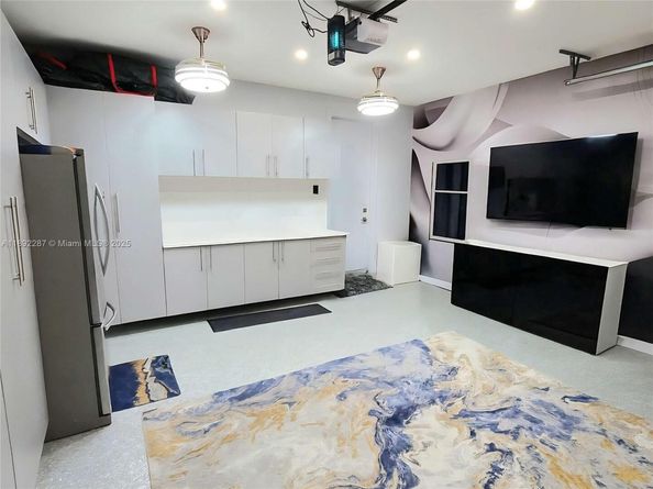 9790 NW 75th St, Doral FL 33178