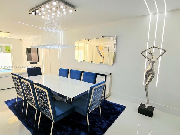 9790 NW 75th St, Doral FL 33178