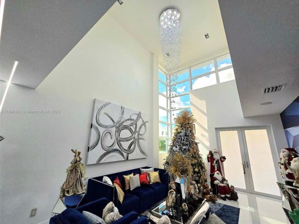 9790 NW 75th St, Doral FL 33178