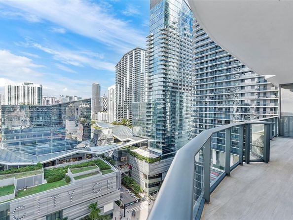 45 SW 9th St 1908, Miami FL 33130