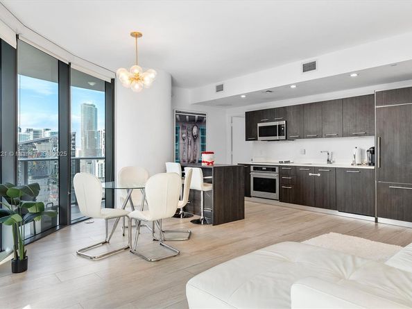 45 SW 9th St 1908, Miami FL 33130