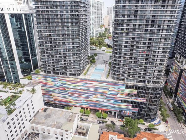 45 SW 9th St 1908, Miami FL 33130