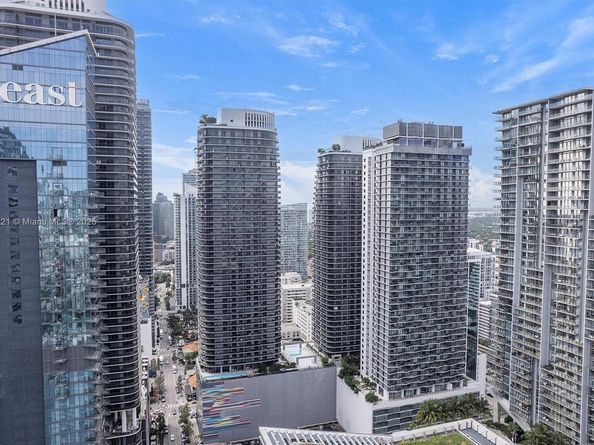 45 SW 9th St 1908, Miami FL 33130